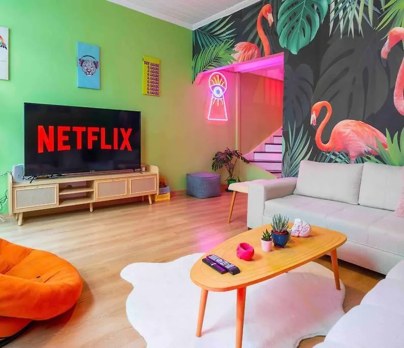 اتصالات Maximalist House In City Center 